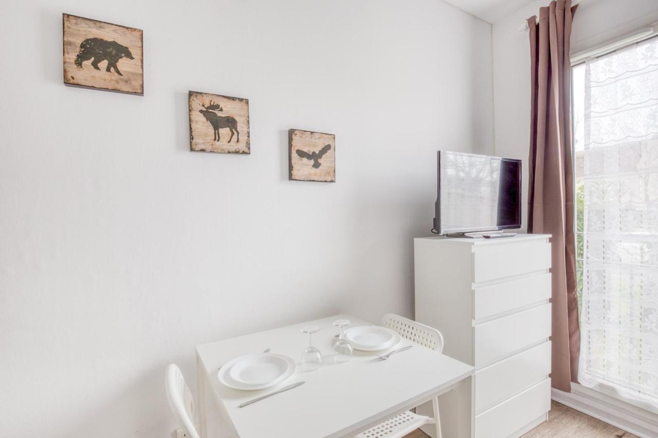 Le Petit Magny Apartamento Exterior foto